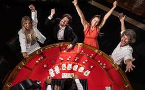 Studio live dealer botak777 menampilkan permainan blackjack dengan dealer profesional